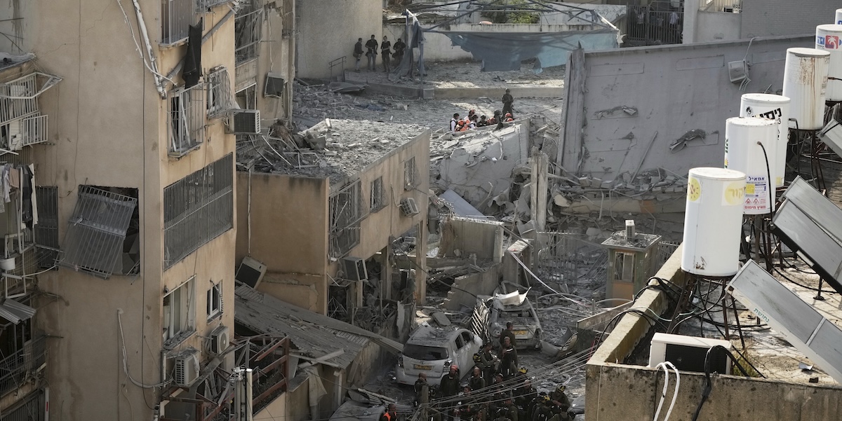 Bombardamenti Reciproci tra Iran e Israele: Il Quarto Giorno di Attacchi e Danni al Popolo