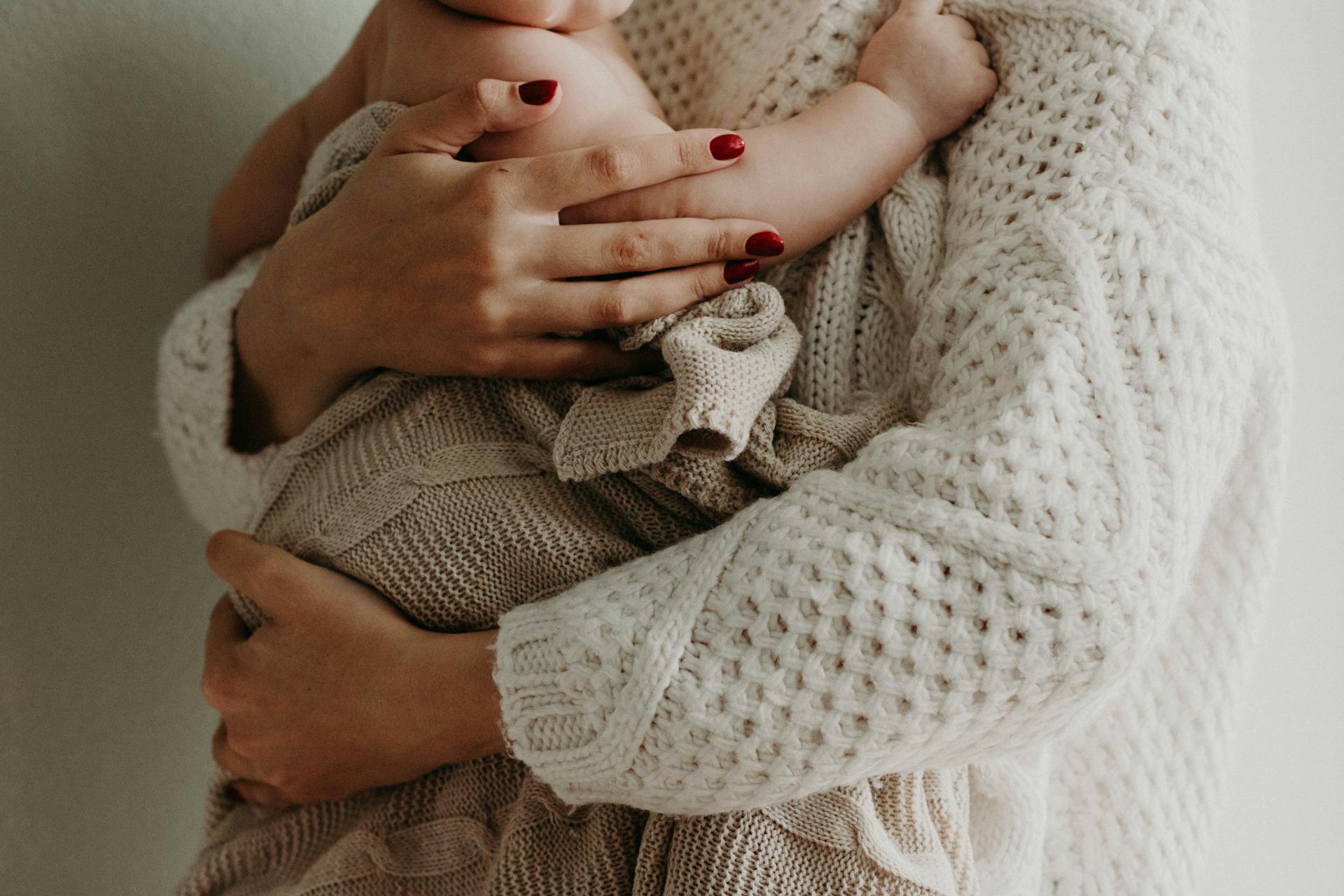 Madre Che Tiene Il Suo Bambino, foto di repertorio