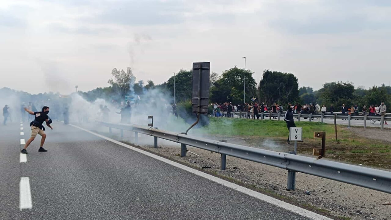 Sciopero generale e manifestazioni oggi: cortei a Milano, Roma e Firenze. Tensione in Tangenziale Est